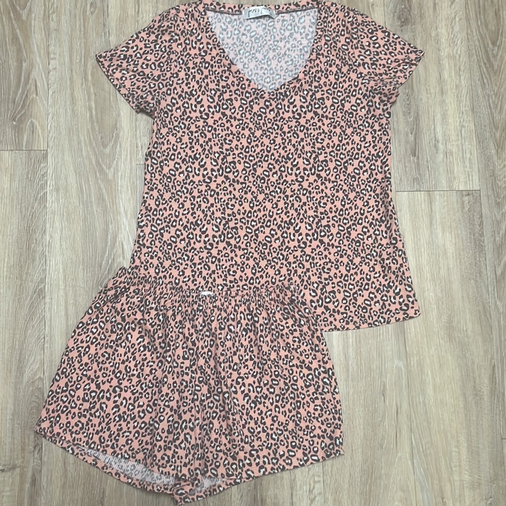 Jules & James Boutique Pink and Black Leopard Print Lounge Set.  Size Small